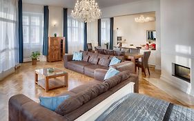 Smetanovo Nabrezi - Riverview Old Town Apartment